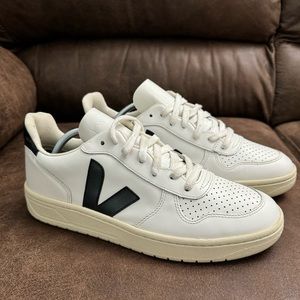 VEJA V-10 Sneakers White Black Size 9